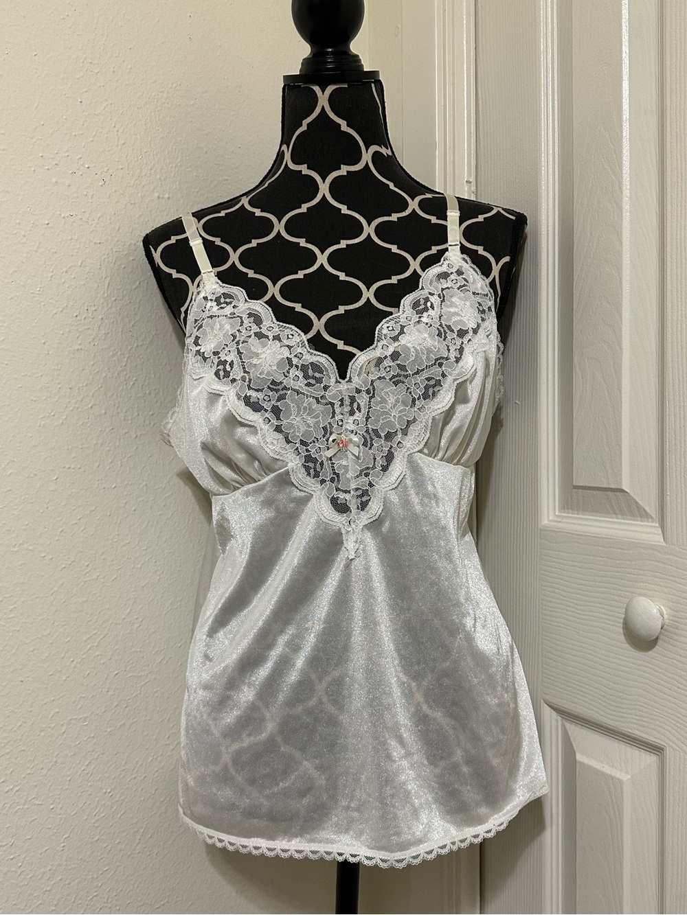 Vintage Ashley Taylor White Lace Floral Camisole Slip Lingerie Top